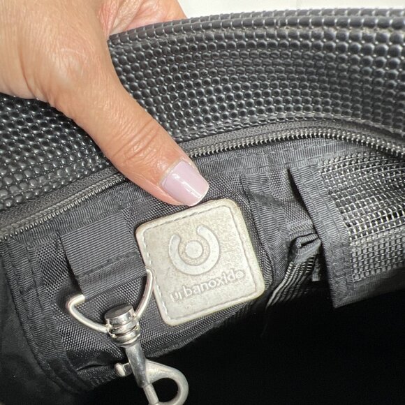 Urban Oxide Black Textured Crossbody Bag With Adjustable Strap & Multiple Pocket - Picture 6 of 11